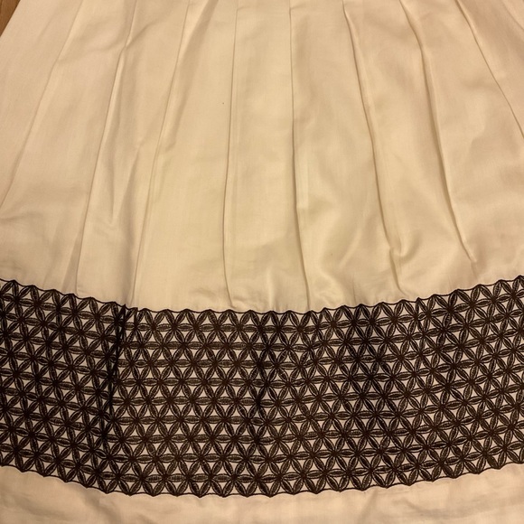 Ann Taylor Loft Cream Detailed A Line Skirt, Size 6 - Picture 2 of 4